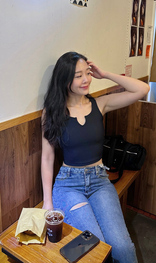 ISLACB003 V-neckline Crop Top
