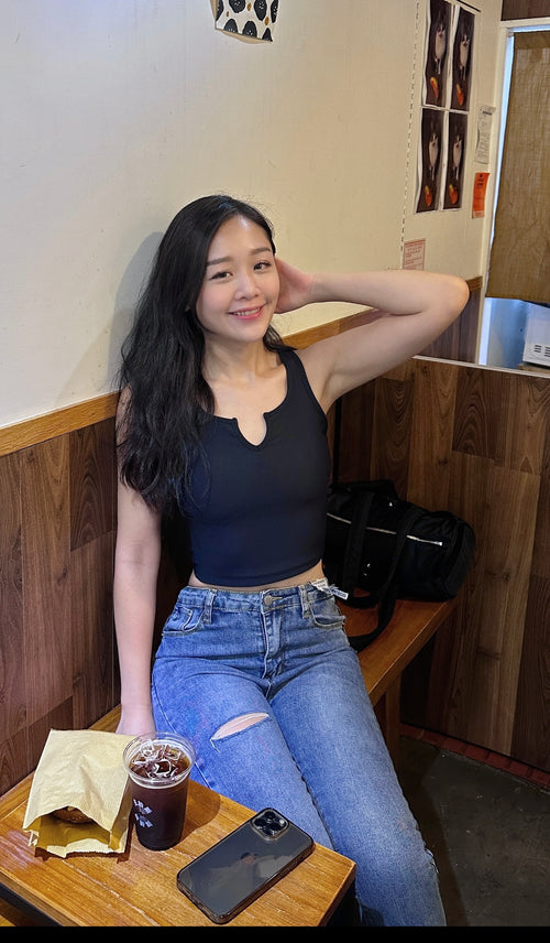 ISLACB003 V-neckline Crop Top