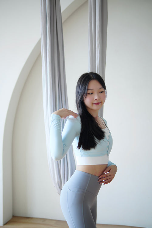 ISLACB008 Long sleeve fake two-piece halter neck crop top (3 colors)(Fixed pad)